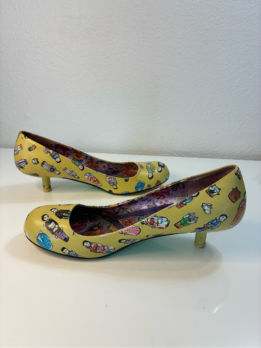 Irregular Choice 40.5 Yellow Printed Kitten Heel Pumps w/Asain Paper Dolls READ